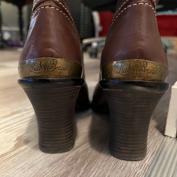 Women’s Lucky Brown Leather Boots - size 9.5 - Picture 3 of 4